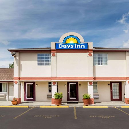 Days Inn By Wyndham Plymouth Bagian luar foto