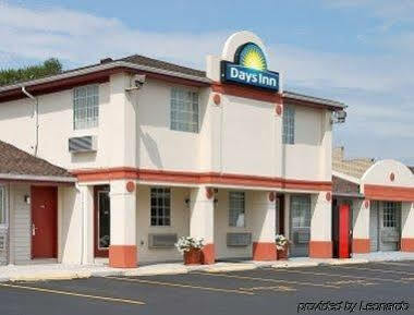 Days Inn By Wyndham Plymouth Bagian luar foto
